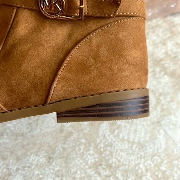 Brand New Michael Kors Ankle Bootie Zip Up Boots Round Toe Tan Gold Tone Accents - Picture 13 of 14